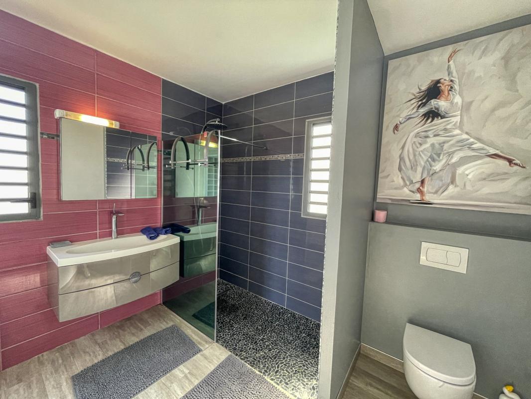 22 Location villa Andrea 3 chambres 6 personnes vue mer et piscine à sainte anne en guadeloupe - salle de douhe suite parentale